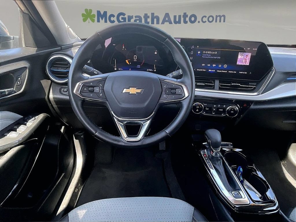 2025 Chevrolet Trax LT - Photo 10