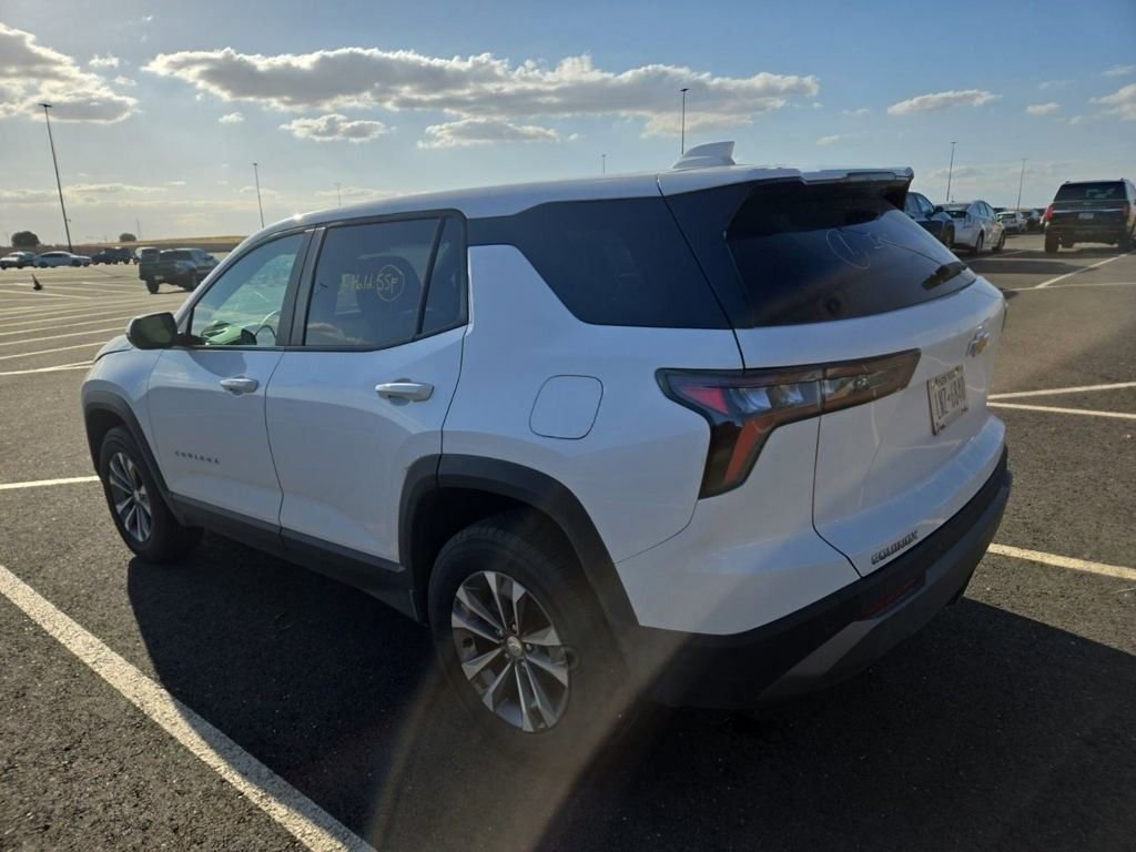 2025 Chevrolet Equinox LT photo 3