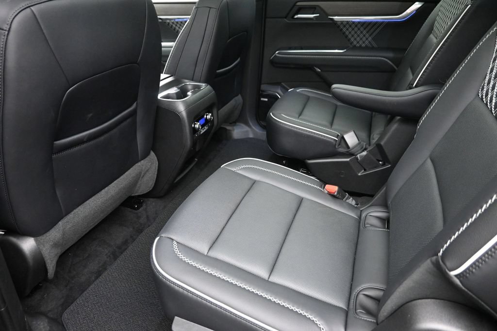 2026 GMC Acadia Denali - Photo 14