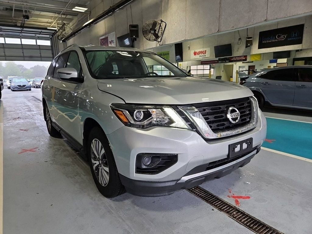 Used 2019 Nissan Pathfinder S with VIN 5N1DR2MM1KC653093 for sale in Dubuque, IA