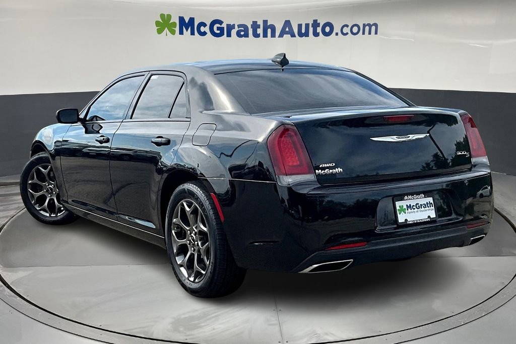 2016 Chrysler 300 photo 4