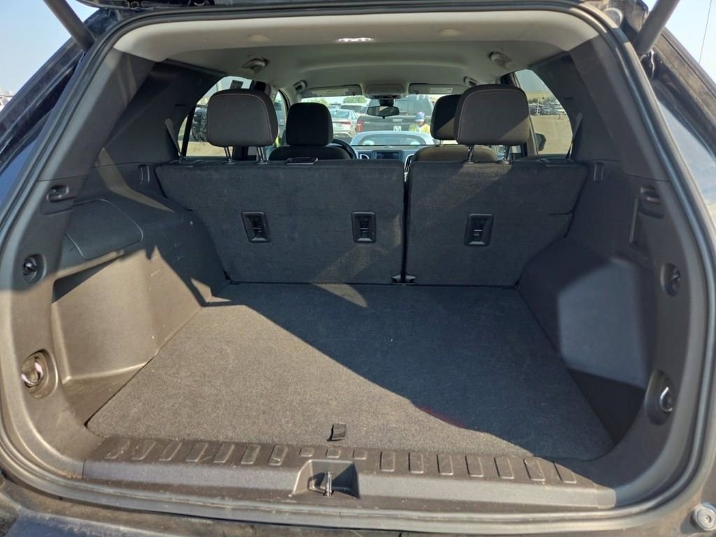 2024 Chevrolet Equinox LT photo 3