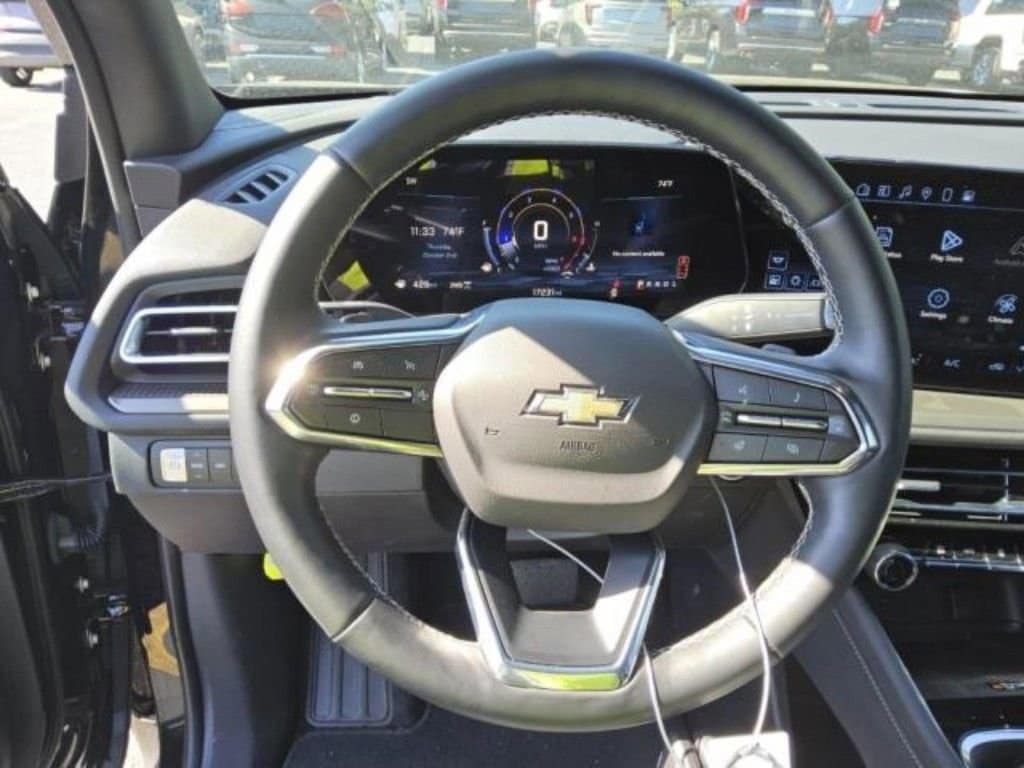 Used 2025 Chevrolet Traverse LT SUV