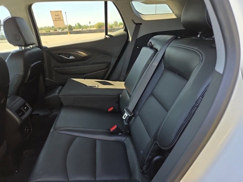 2024 Gmc Terrain SLT photo 3
