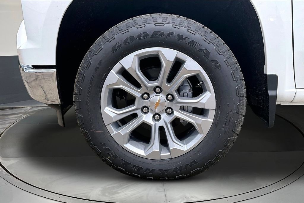 2026 Chevrolet Silverado 1500 LTZ - Photo 15