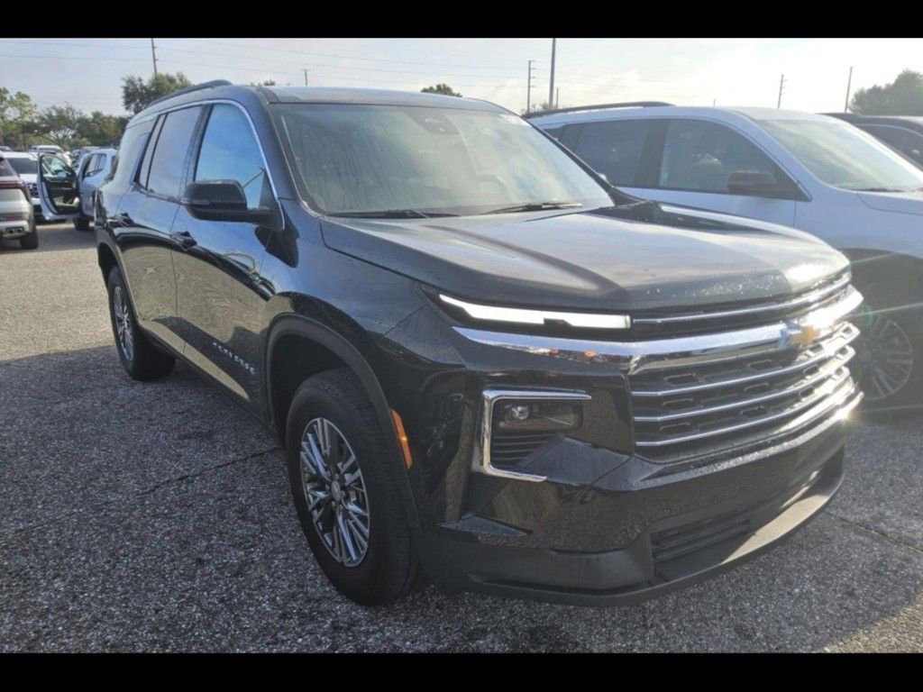 2025 Chevrolet Traverse photo 4