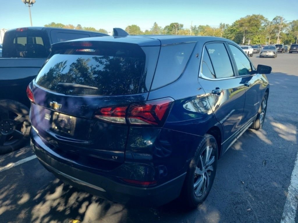 2022 Chevrolet Equinox LT photo 2