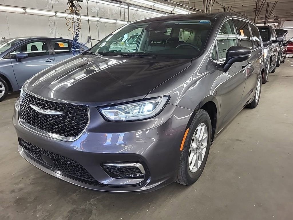 Used 2023 Chrysler Pacifica Touring L Van Passenger Van