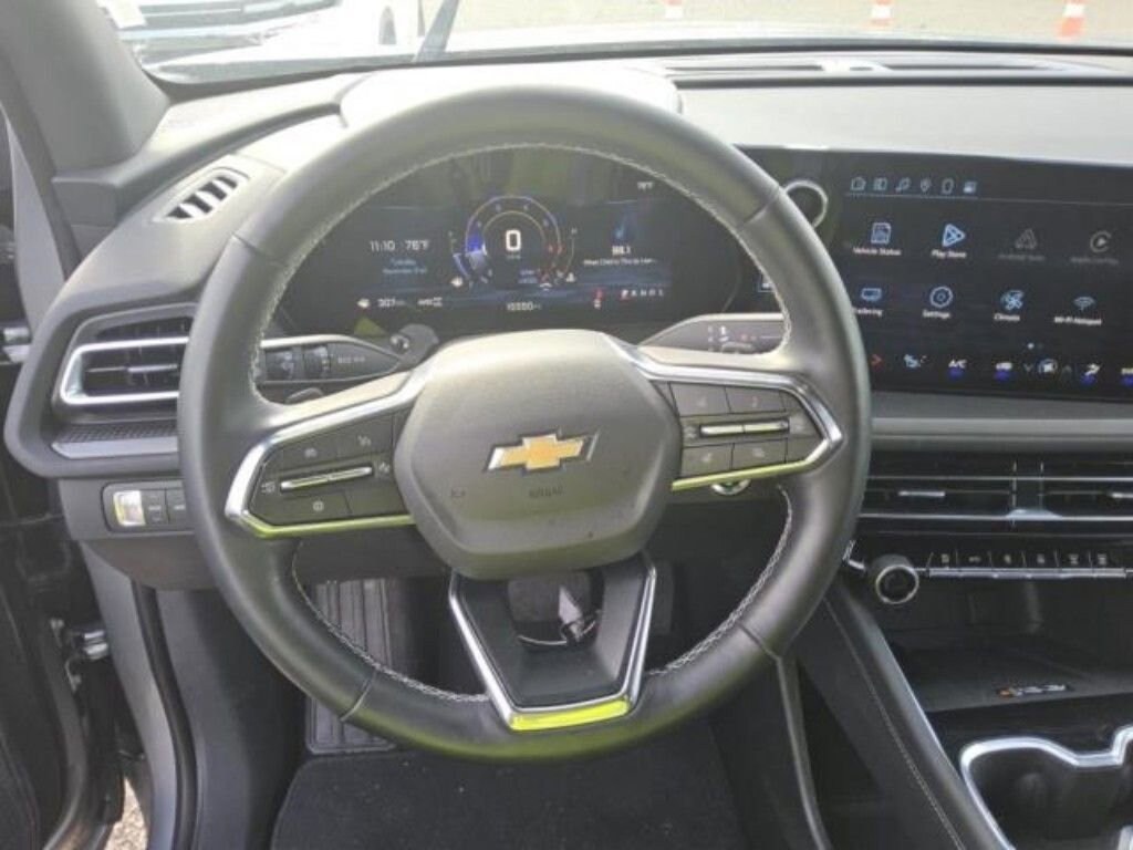 Used 2025 Chevrolet Traverse LT SUV