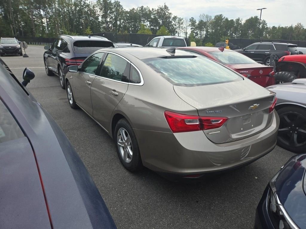 2022 Chevrolet Malibu LS photo 4