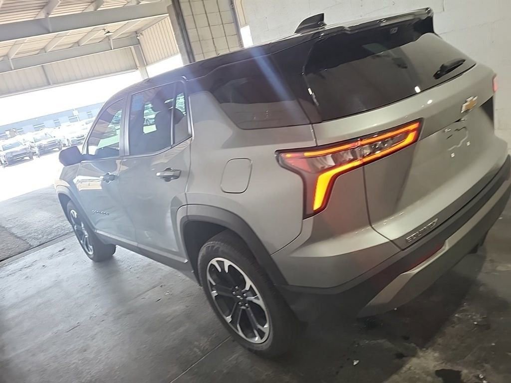 2025 Chevrolet Equinox LT photo 3