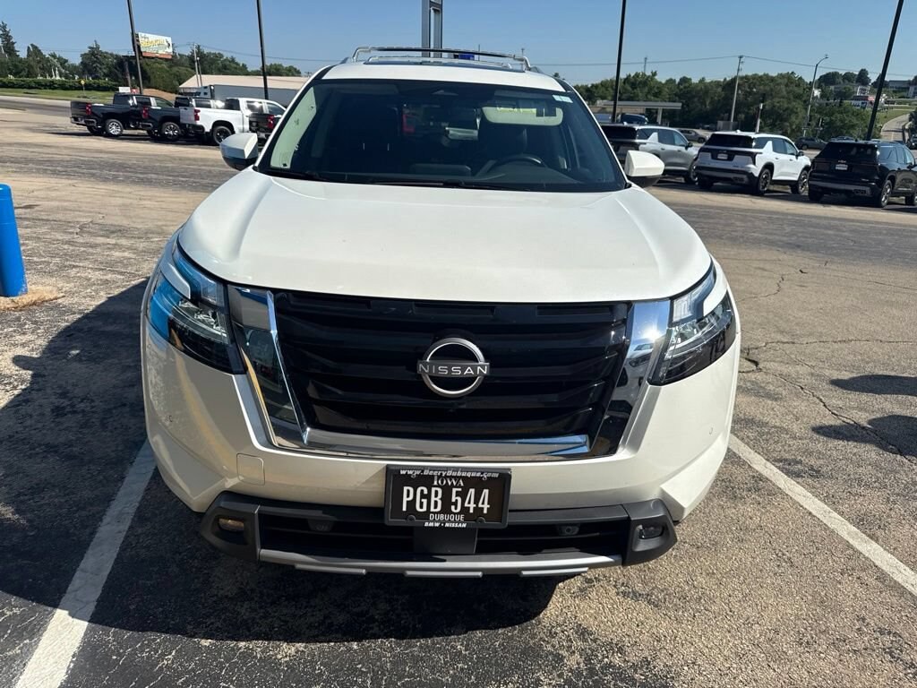 Used 2024 Nissan Pathfinder SL SUV