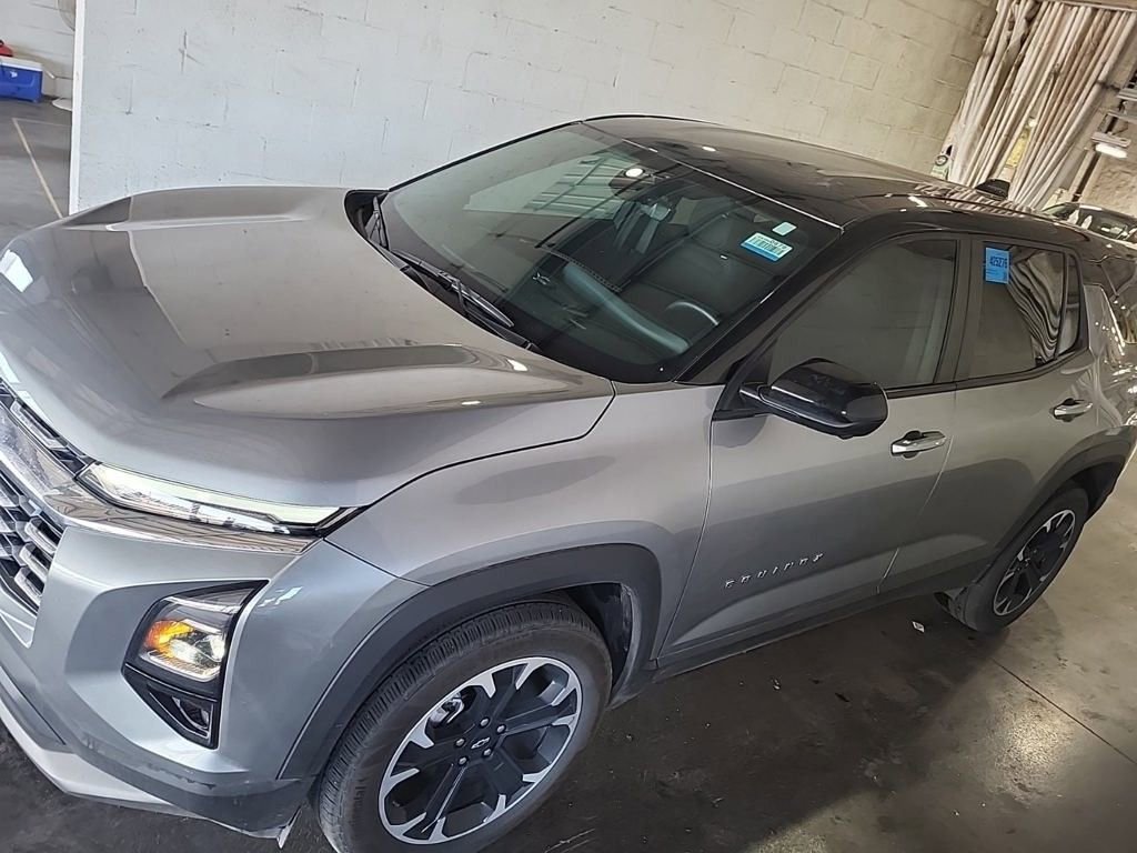 2025 Chevrolet Equinox LT photo 4