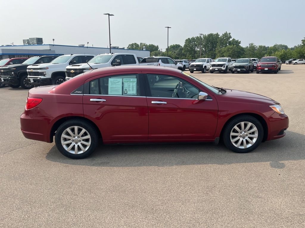 Used 2013 Chrysler 200 Limited with VIN 1C3CCBCG2DN605515 for sale in Dubuque, IA