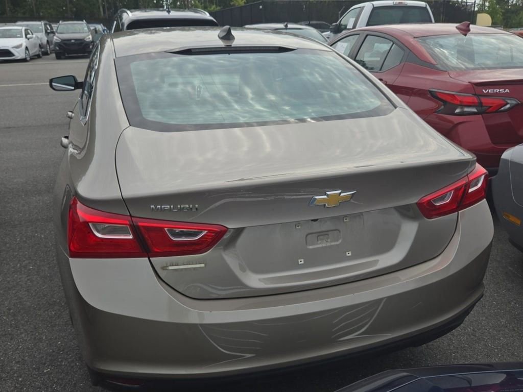 2022 Chevrolet Malibu LS photo 3