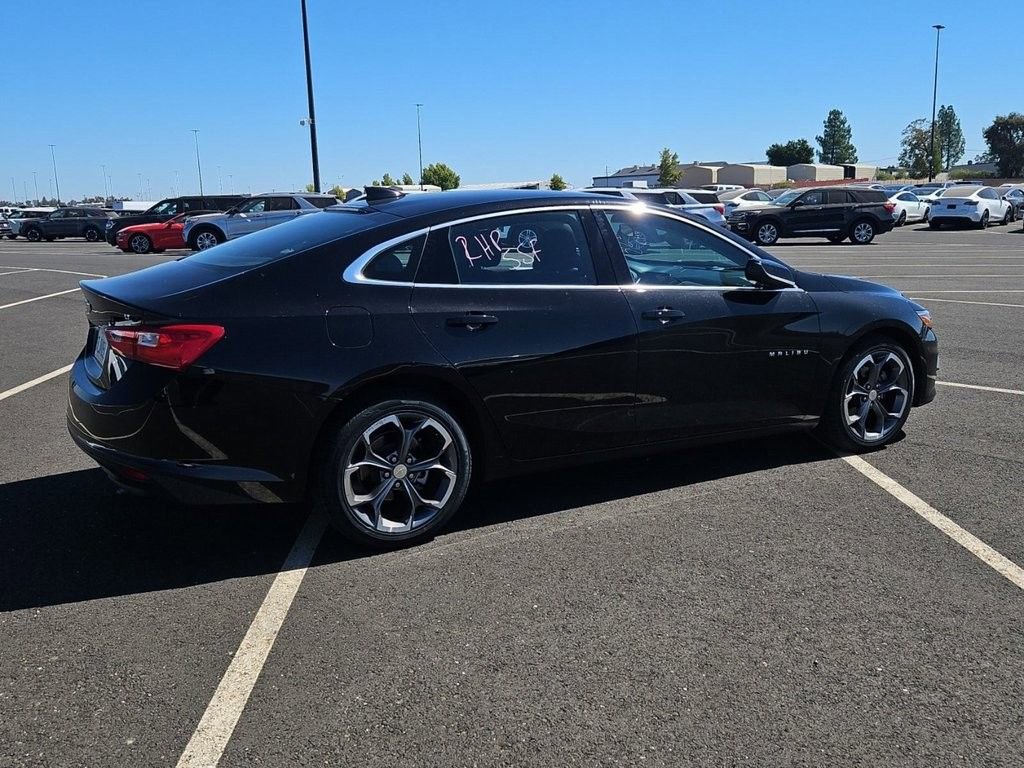 2024 Chevrolet Malibu 1LT photo 2