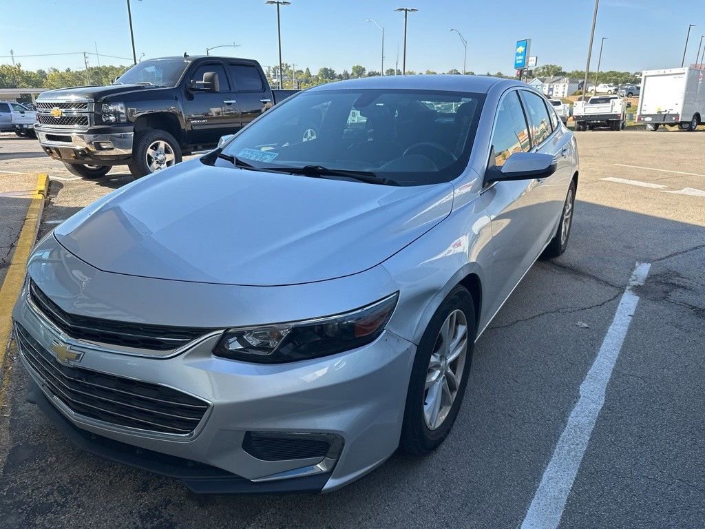 2016 Chevrolet Malibu 1LT photo 2