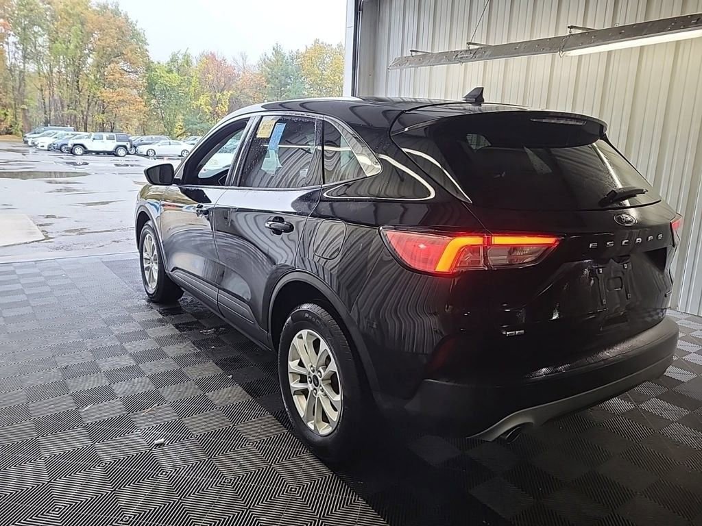 2022 Ford Escape Hybrid SE photo 3