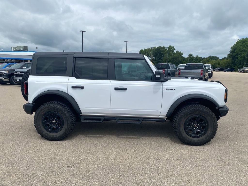 2024 Ford Bronco Wildtrak photo 2