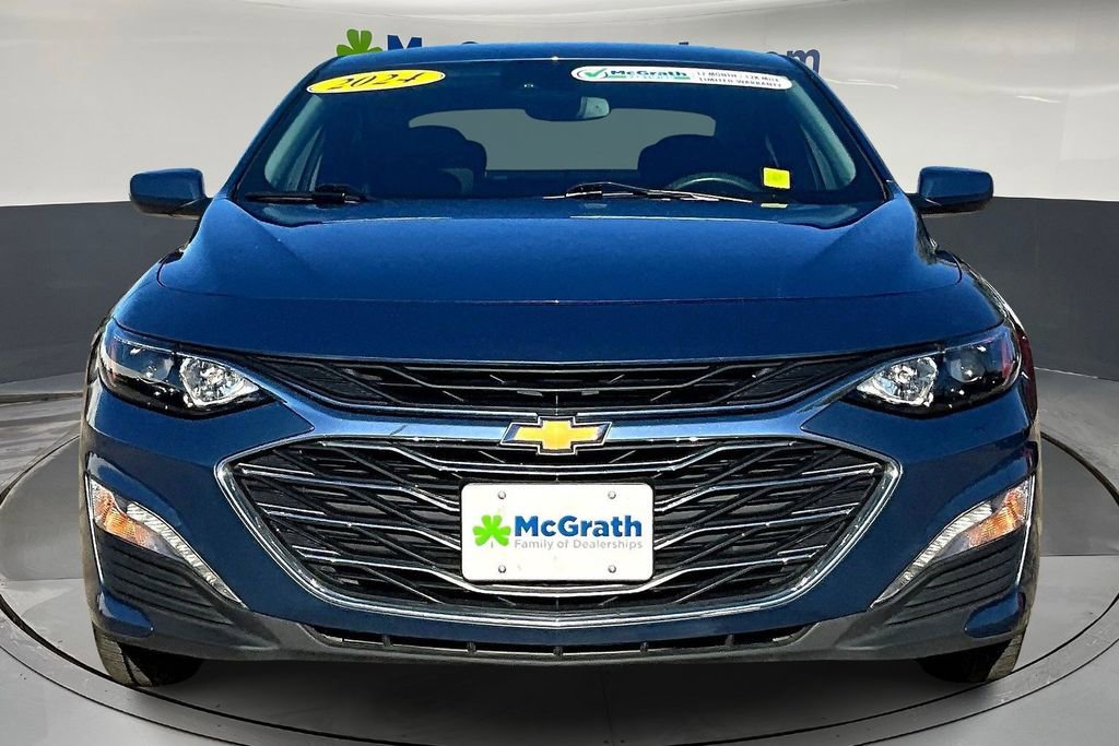 2024 Chevrolet Malibu 1LT photo 2