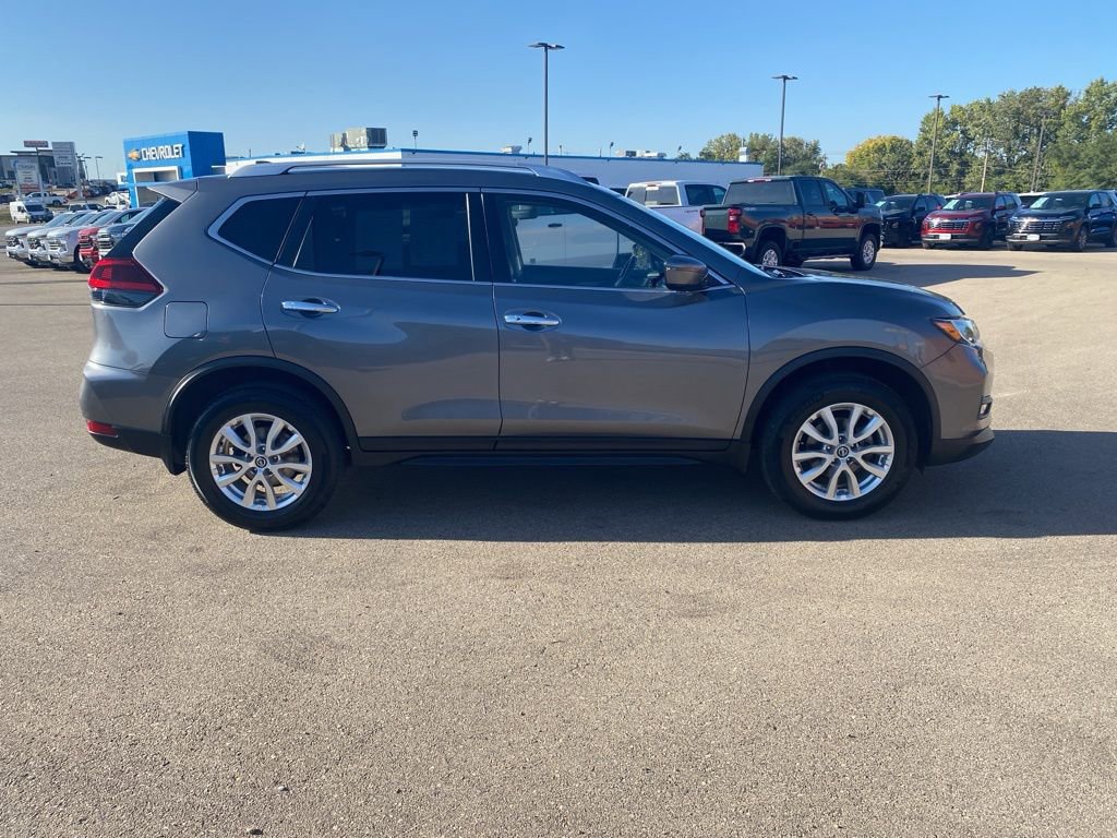2019 Nissan Rogue SV photo 2