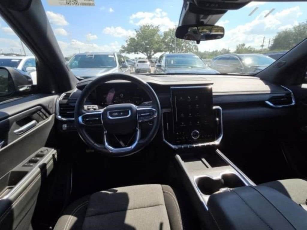 Used 2025 GMC Acadia Elevation SUV