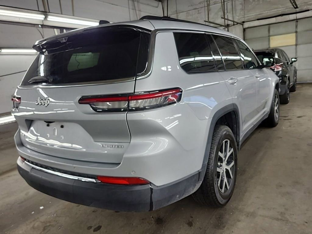 2024 Jeep Grand Cherokee Limited photo 3