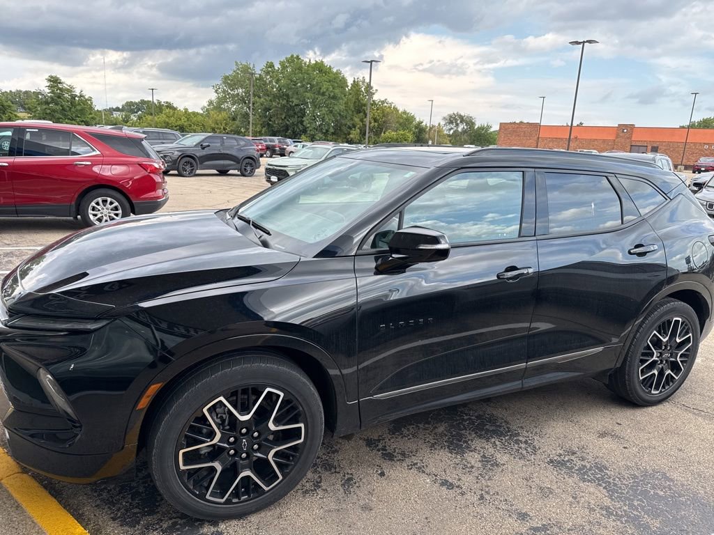 2023 Chevrolet Blazer RS photo 2