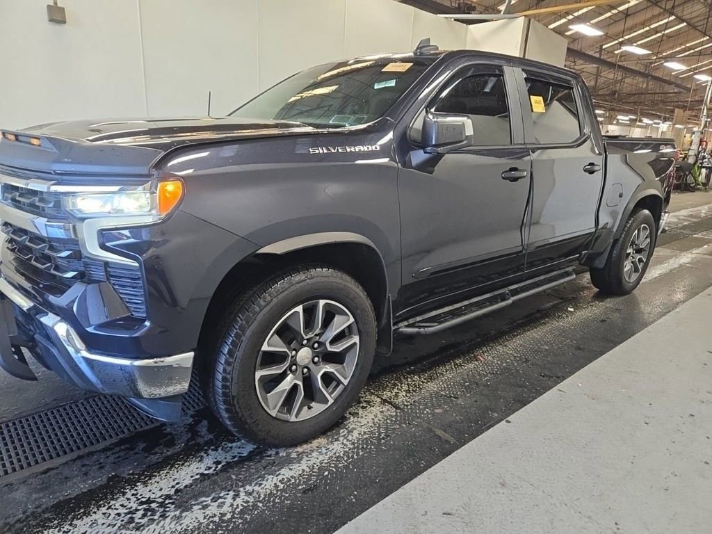 2022 Chevrolet Silverado 1500 LT photo 2