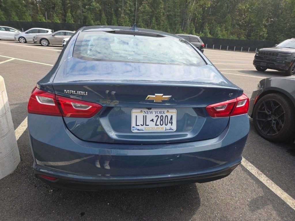 2024 Chevrolet Malibu 1LT photo 3