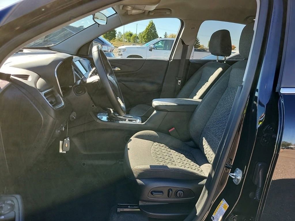 2023 Chevrolet Equinox LT photo 3