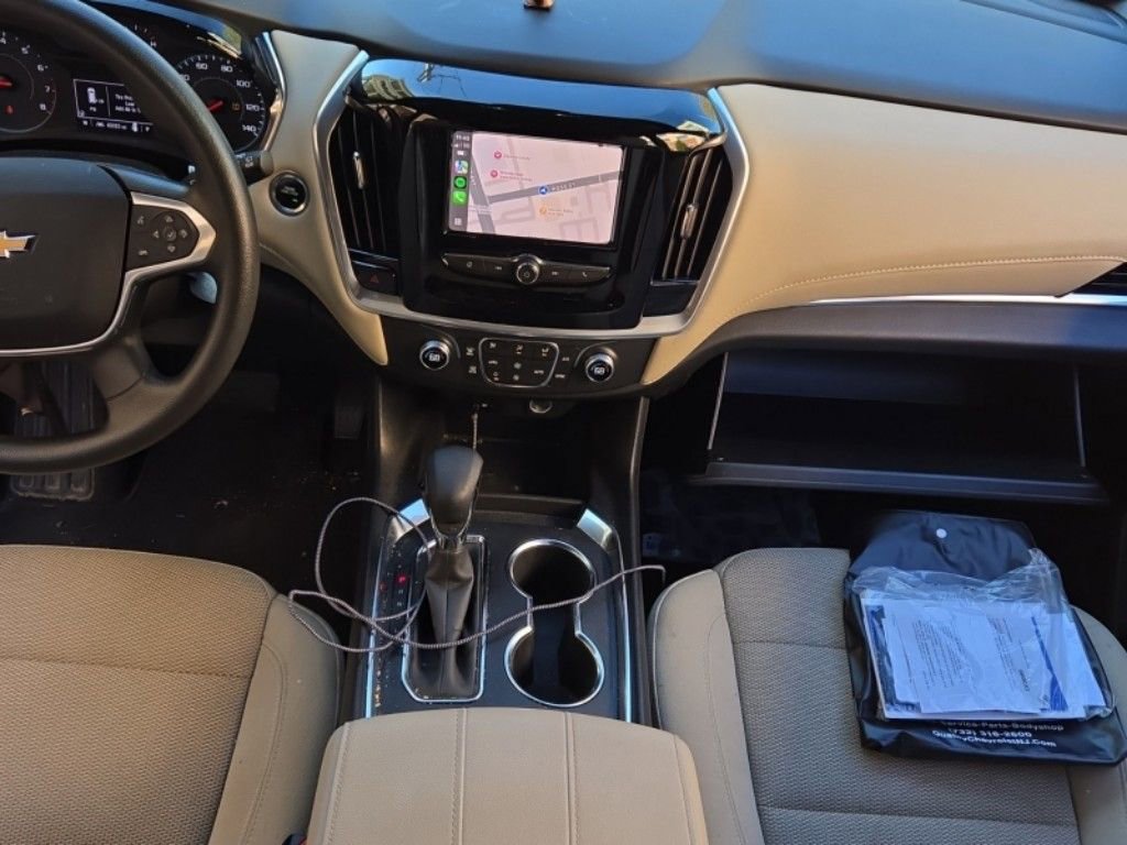 2023 Chevrolet Traverse LS photo 2