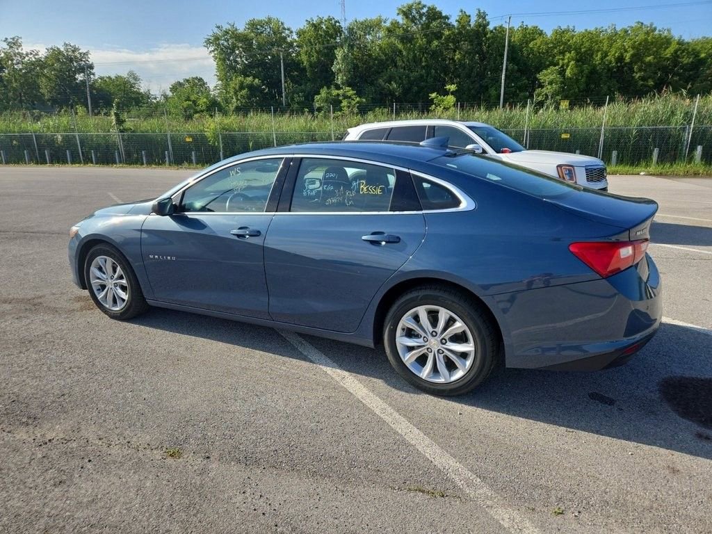 2024 Chevrolet Malibu 1LT photo 2