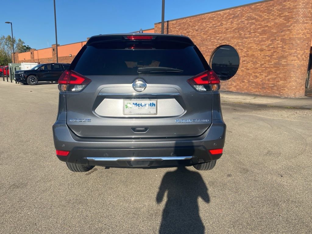 2019 Nissan Rogue SV photo 4