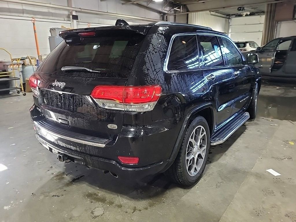 2019 Jeep Grand Cherokee Overland photo 2
