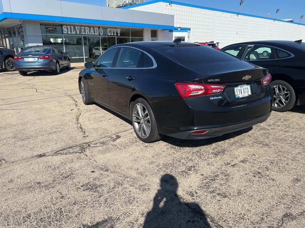 2022 Chevrolet Malibu 1LT photo 2