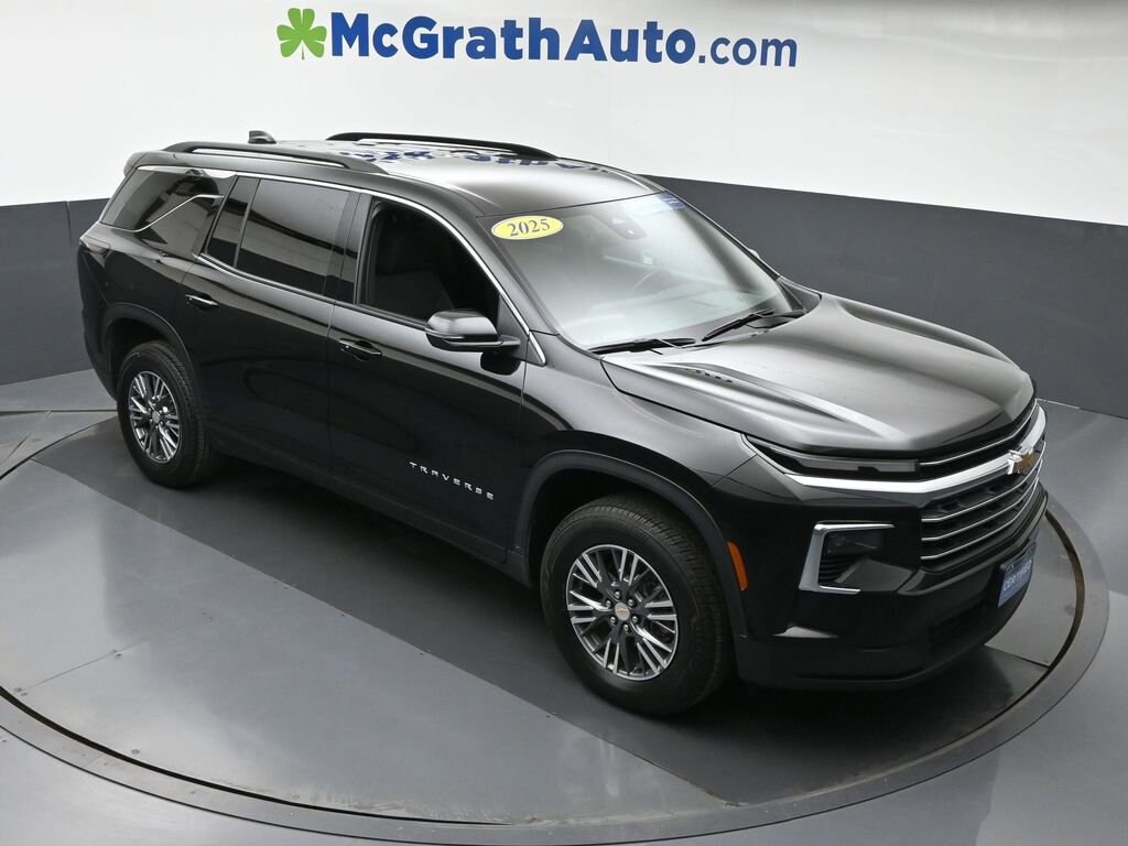 Used 2025 Chevrolet Traverse LT SUV