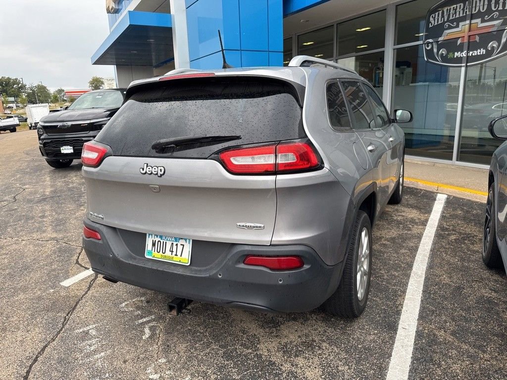 2017 Jeep Cherokee Latitude photo 2