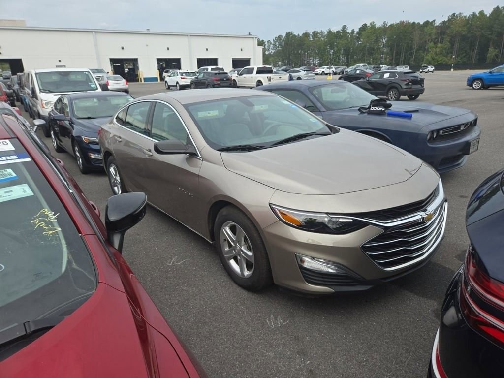 2022 Chevrolet Malibu LS photo 3