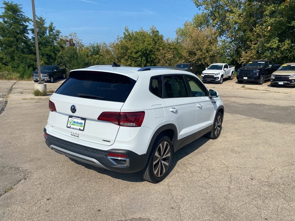2022 Volkswagen Taos SE photo 2