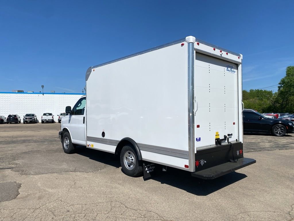2025 Chevrolet Express Cutaway 3500 photo 3