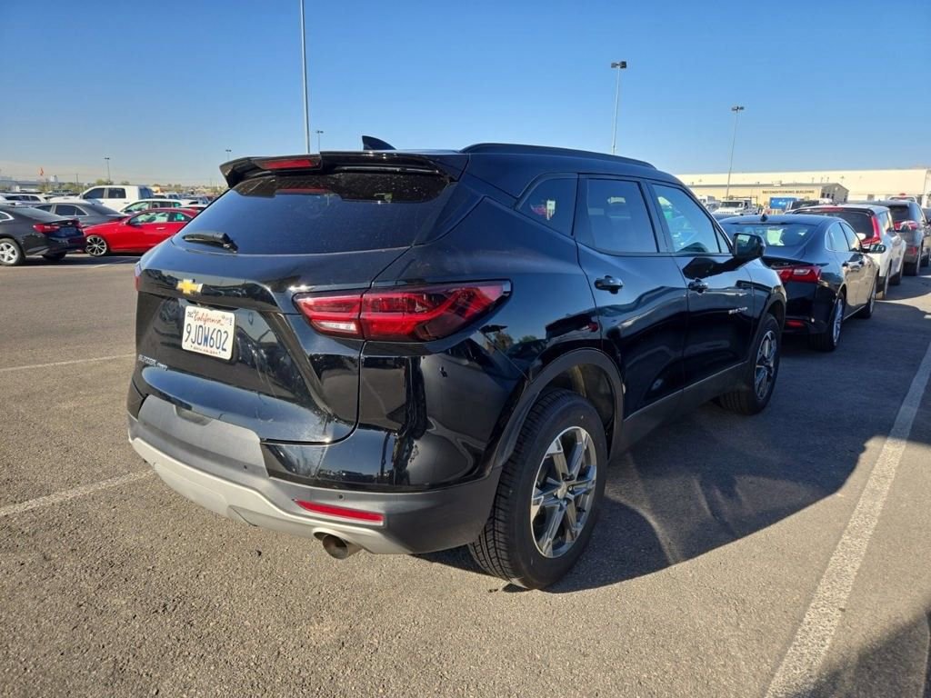 2024 Chevrolet Blazer 3LT photo 2