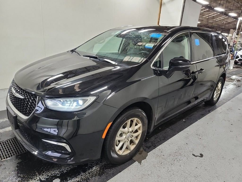 2024 Chrysler Pacifica Touring L photo 2