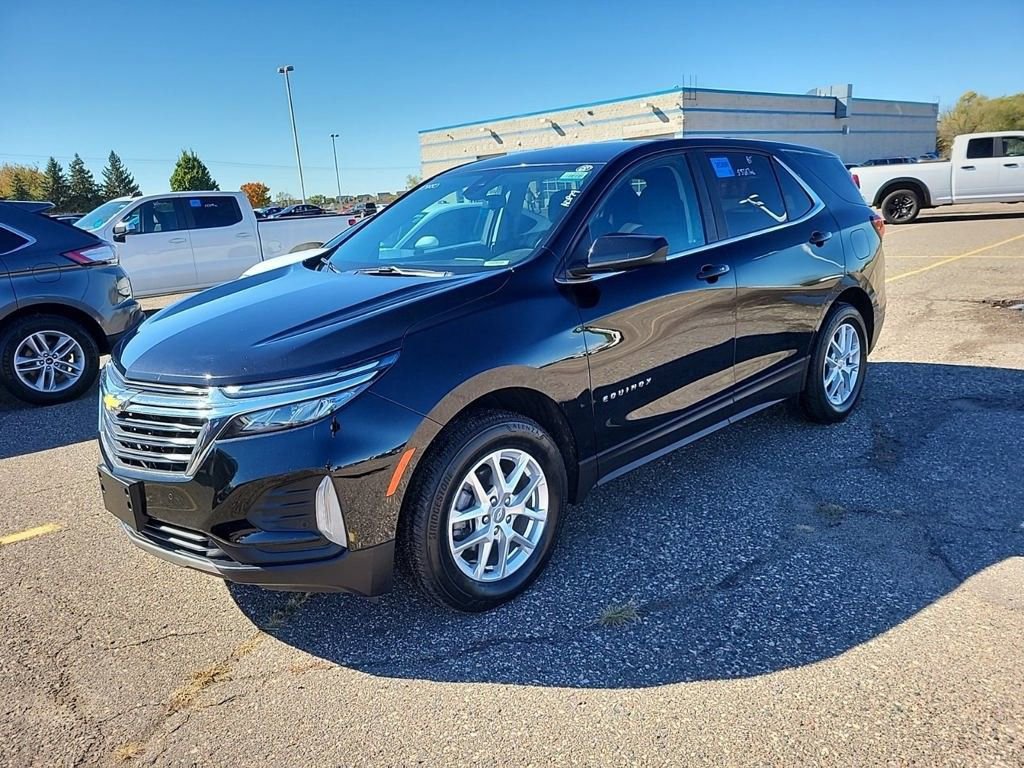 2023 Chevrolet Equinox LT photo 2