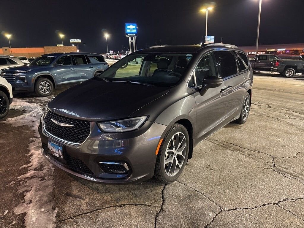 Used 2022 Chrysler Pacifica Touring L Van Passenger Van