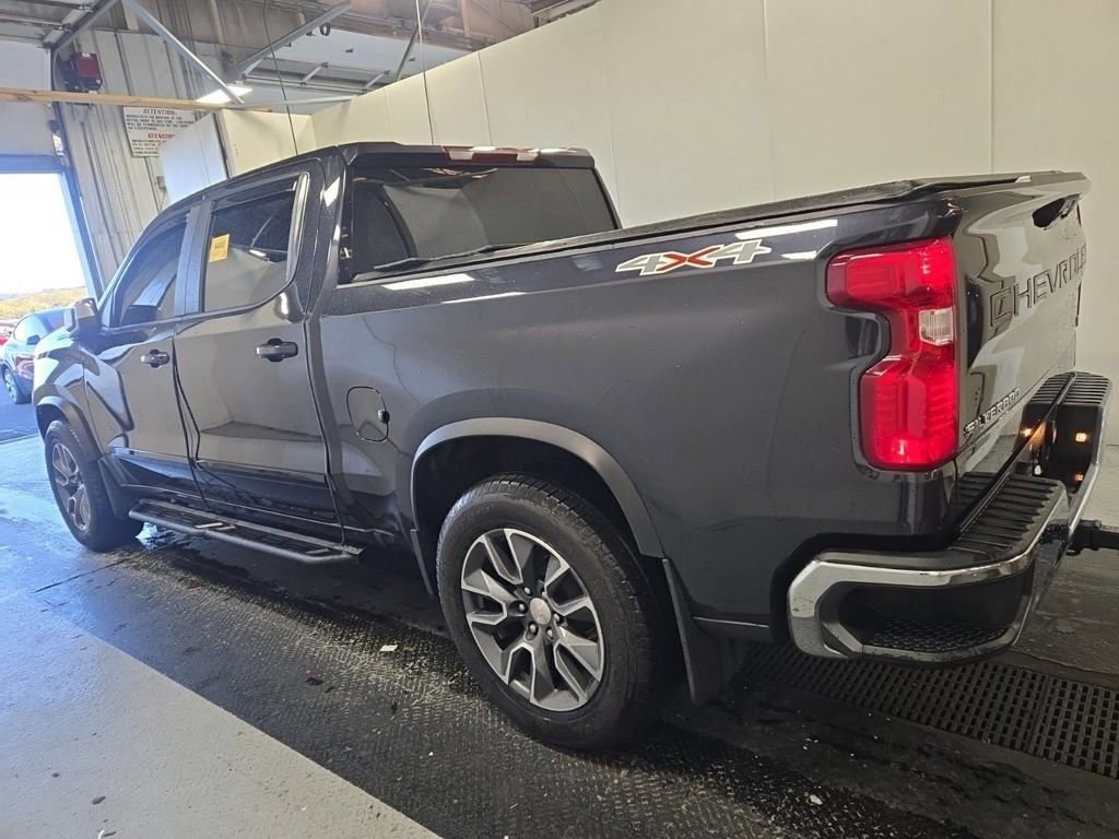2022 Chevrolet Silverado 1500 LT photo 3