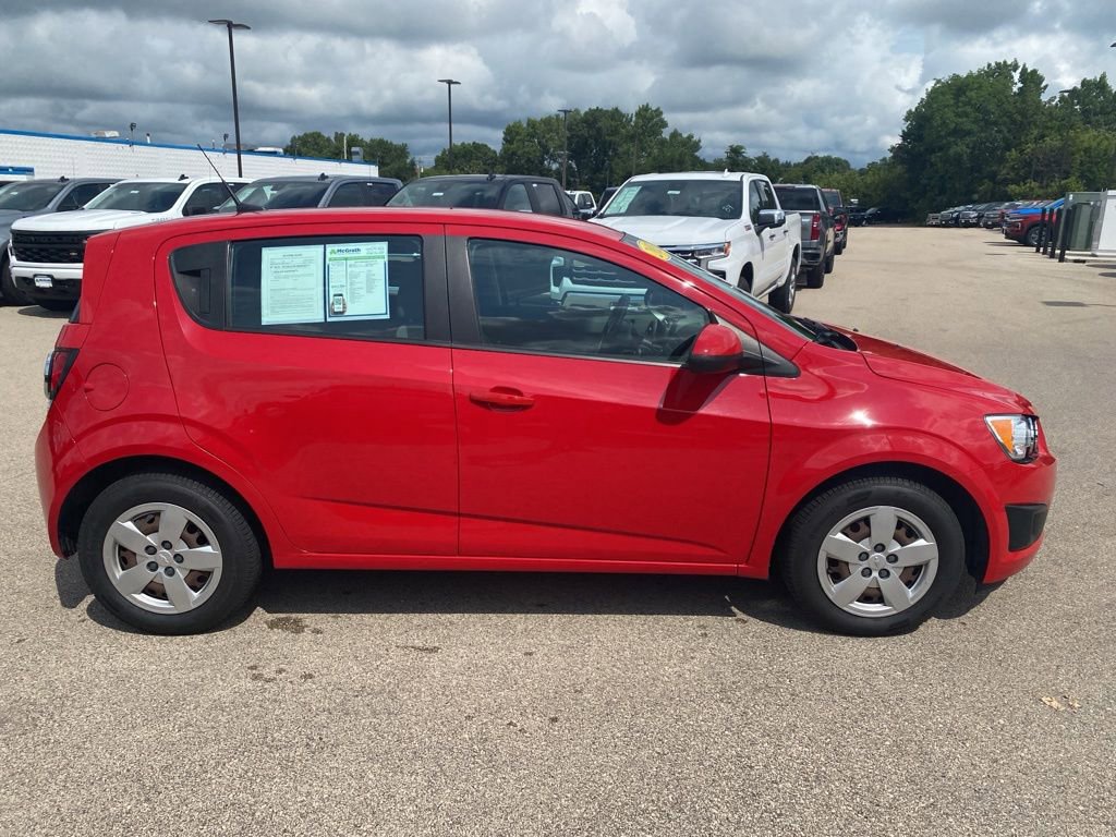 2013 Chevrolet Sonic LS photo 2
