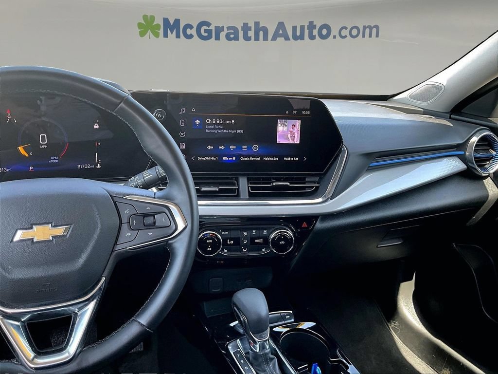 2025 Chevrolet Trax LT - Photo 11