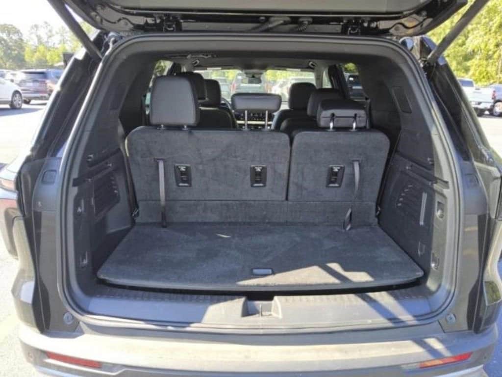 Used 2025 Chevrolet Traverse LT SUV