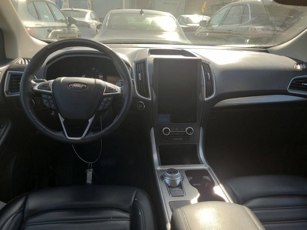 2024 Ford Edge SEL photo 3